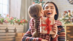 Как правильно покупать подарки в кредит?
